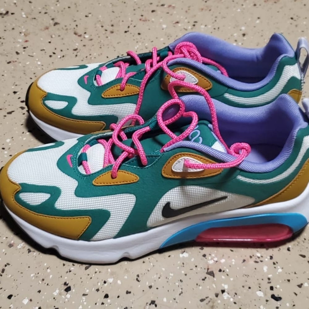 Nike Airmax 200 New Women size 9